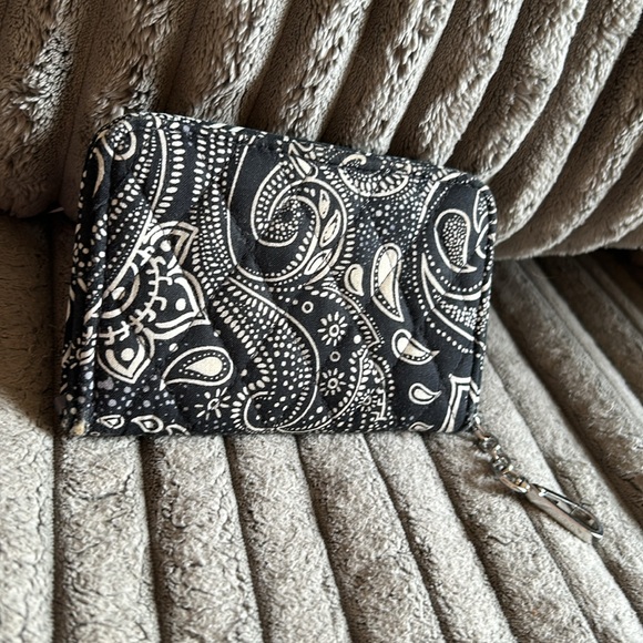 Vera Bradley Black and White Paisley Quilted Folding Wallet Bag Charm Key 🔑 Ring - Picture 4 of 14